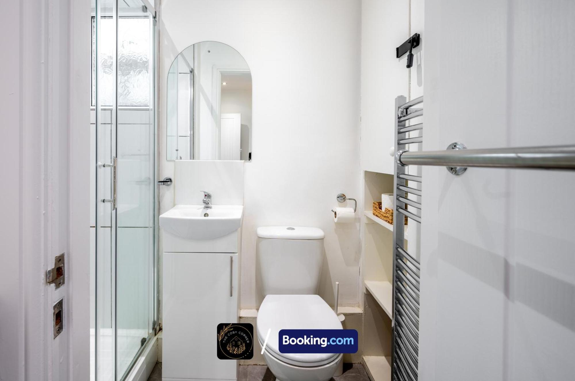 マンチェスターCosy 3-Bed House, Garden & Free Parking In Stretfordアパートメント エクステリア 写真