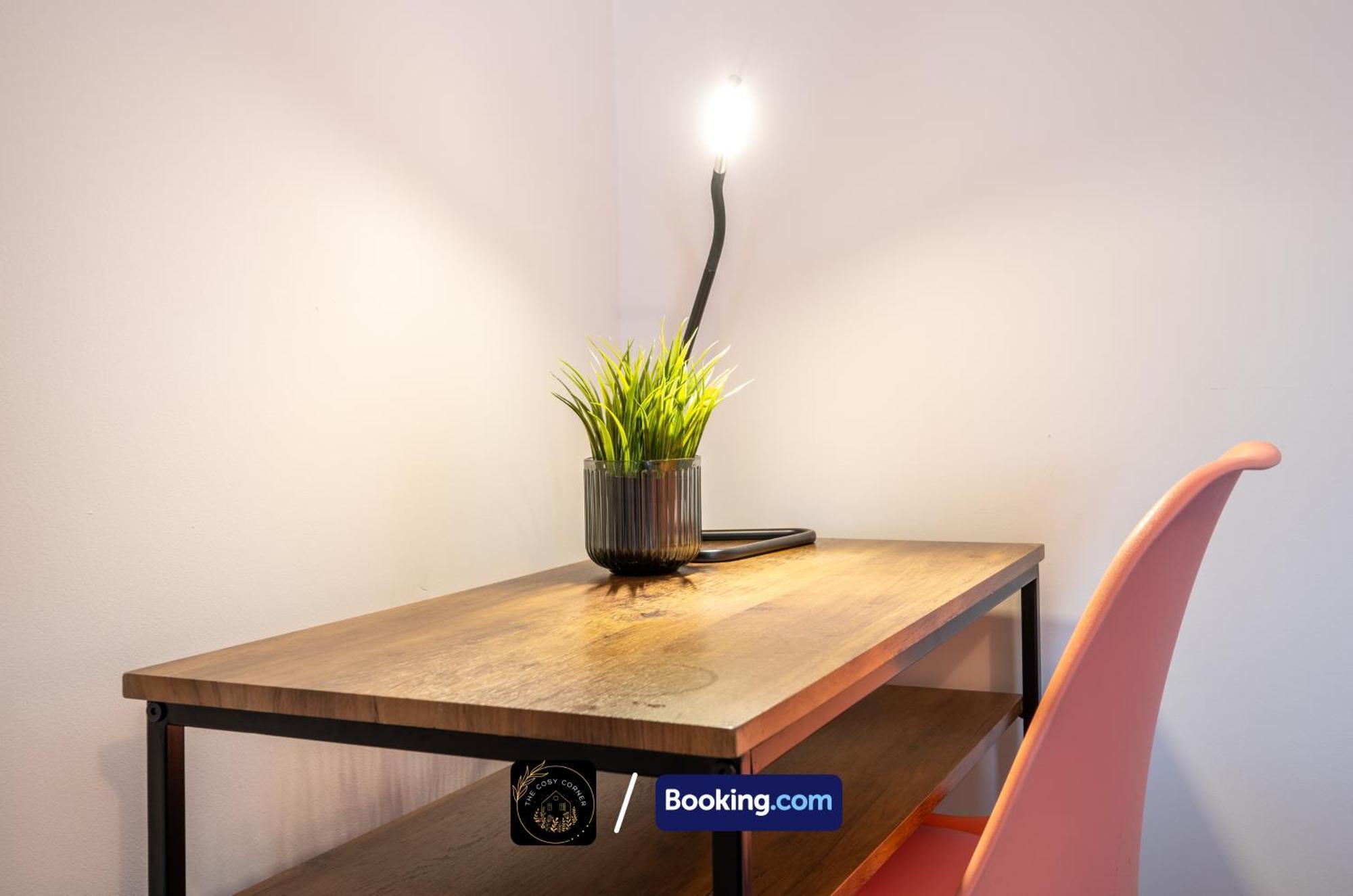 マンチェスターCosy 3-Bed House, Garden & Free Parking In Stretfordアパートメント エクステリア 写真