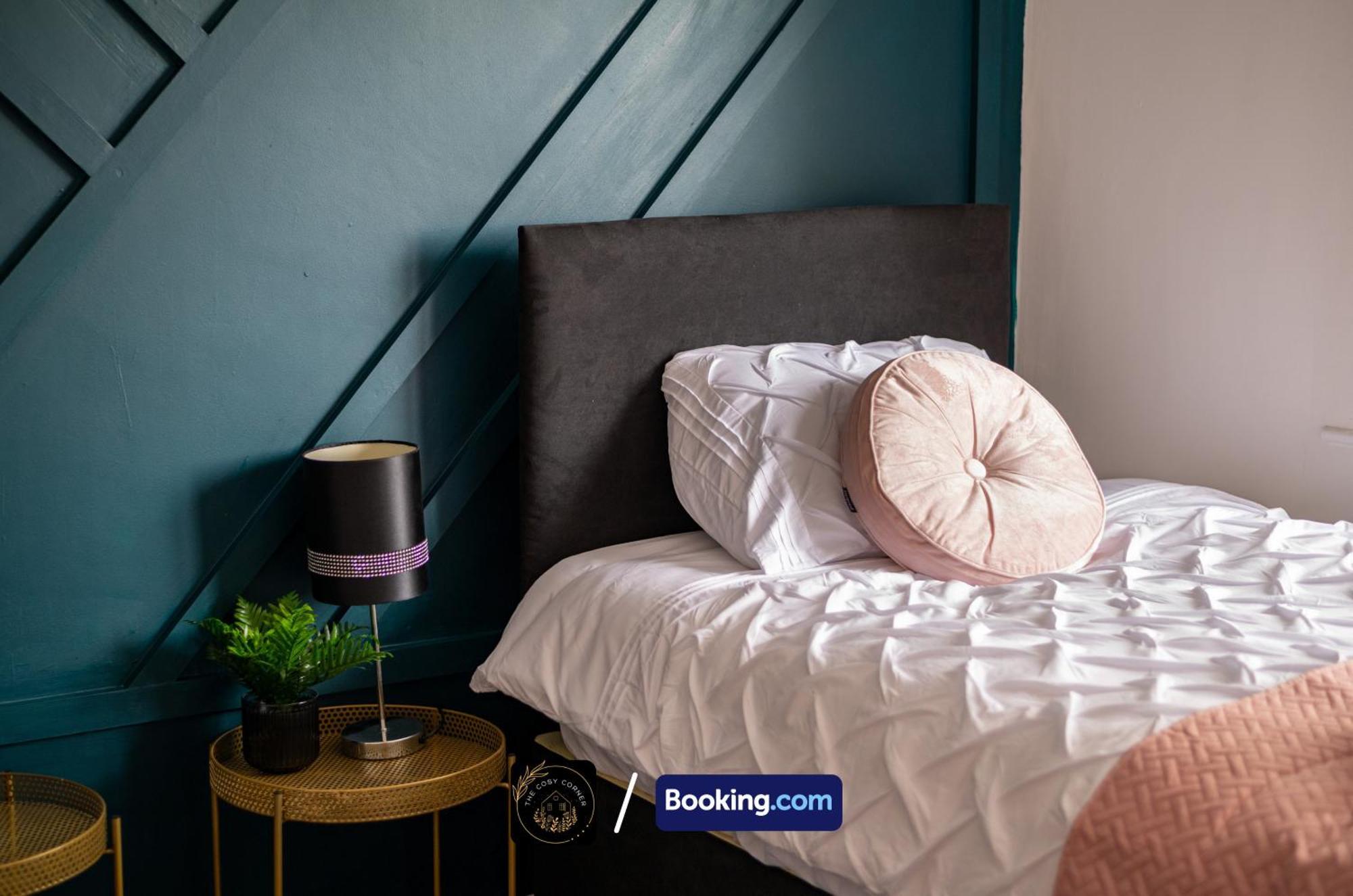 マンチェスターCosy 3-Bed House, Garden & Free Parking In Stretfordアパートメント エクステリア 写真