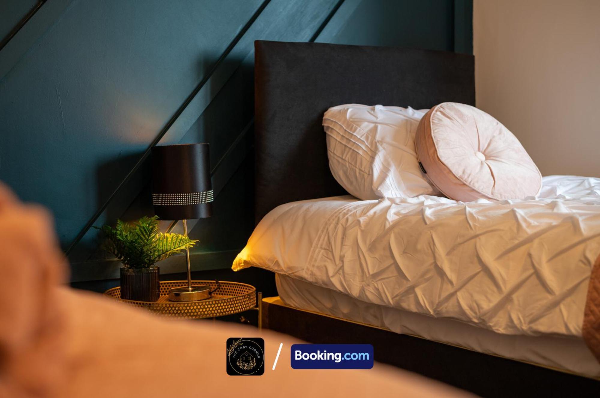 マンチェスターCosy 3-Bed House, Garden & Free Parking In Stretfordアパートメント エクステリア 写真