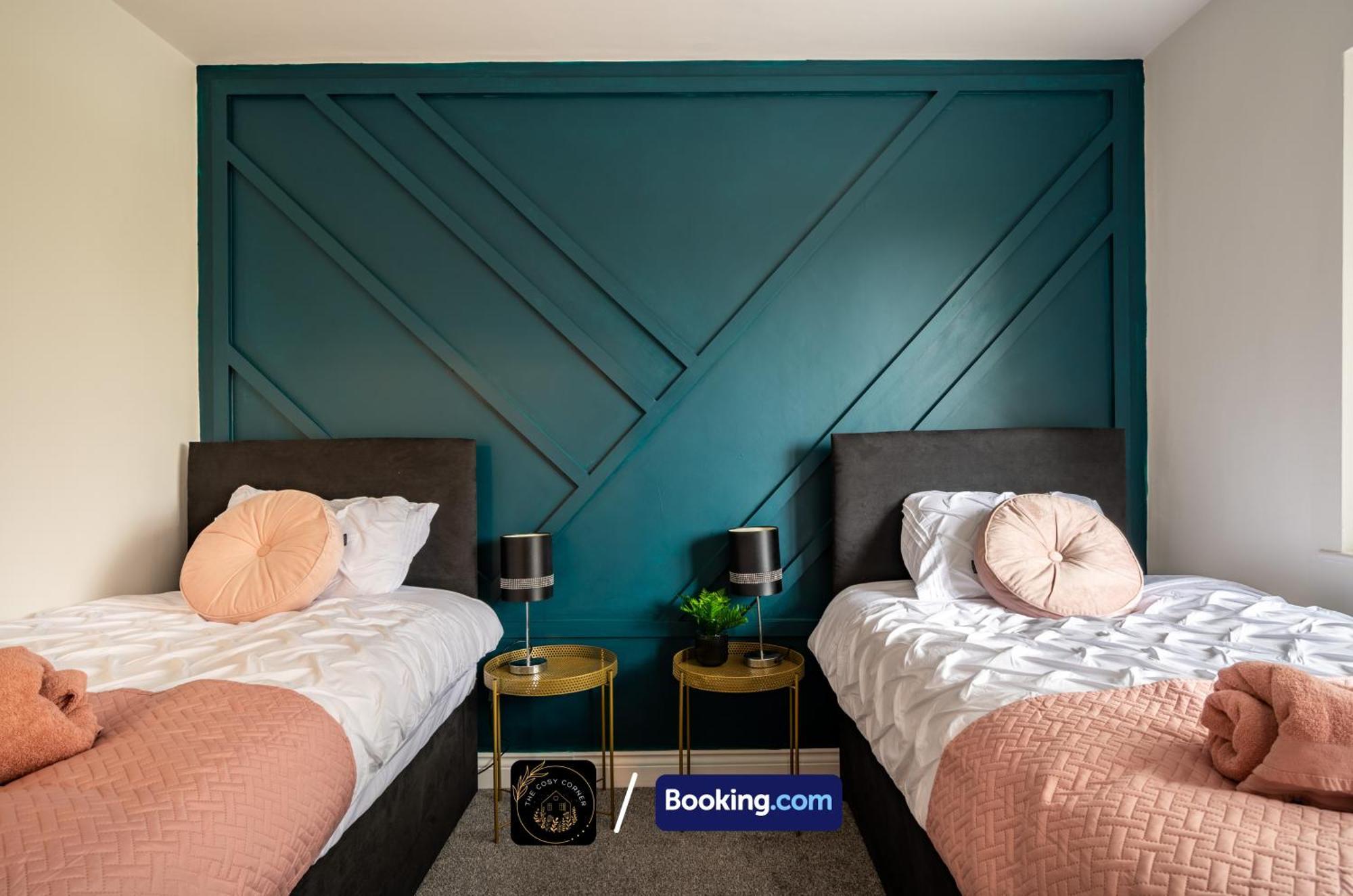 マンチェスターCosy 3-Bed House, Garden & Free Parking In Stretfordアパートメント エクステリア 写真