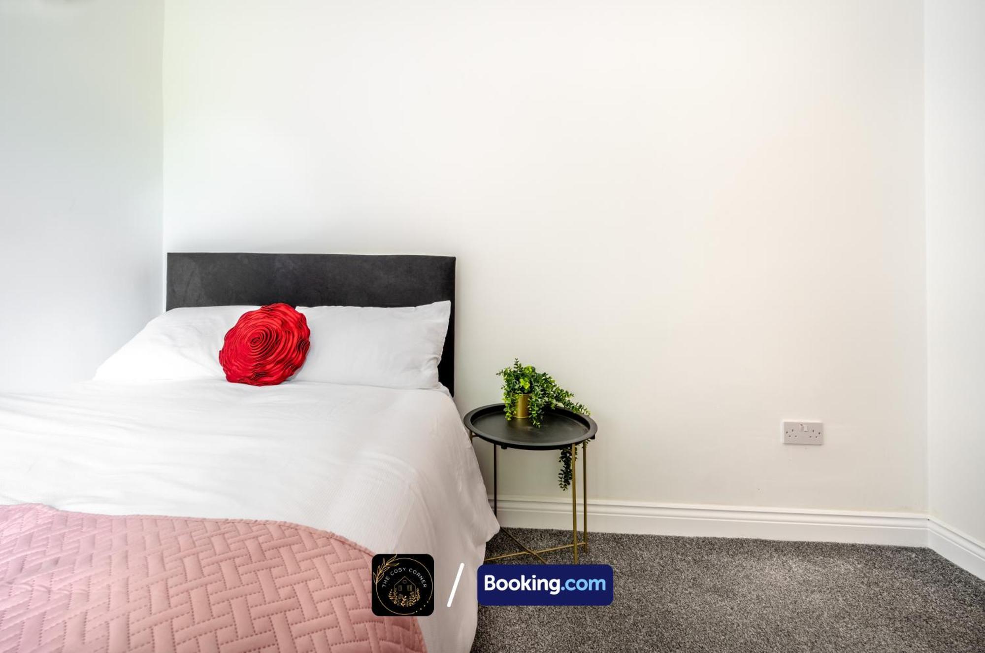マンチェスターCosy 3-Bed House, Garden & Free Parking In Stretfordアパートメント エクステリア 写真