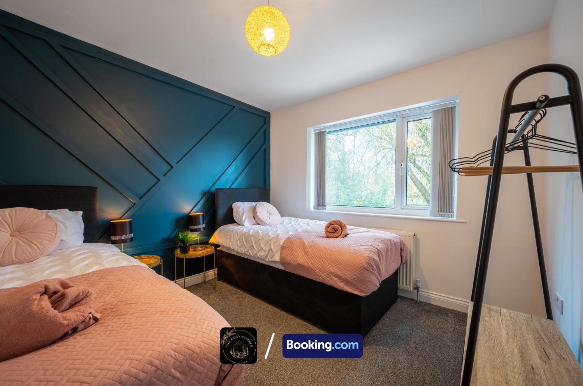 マンチェスターCosy 3-Bed House, Garden & Free Parking In Stretfordアパートメント エクステリア 写真