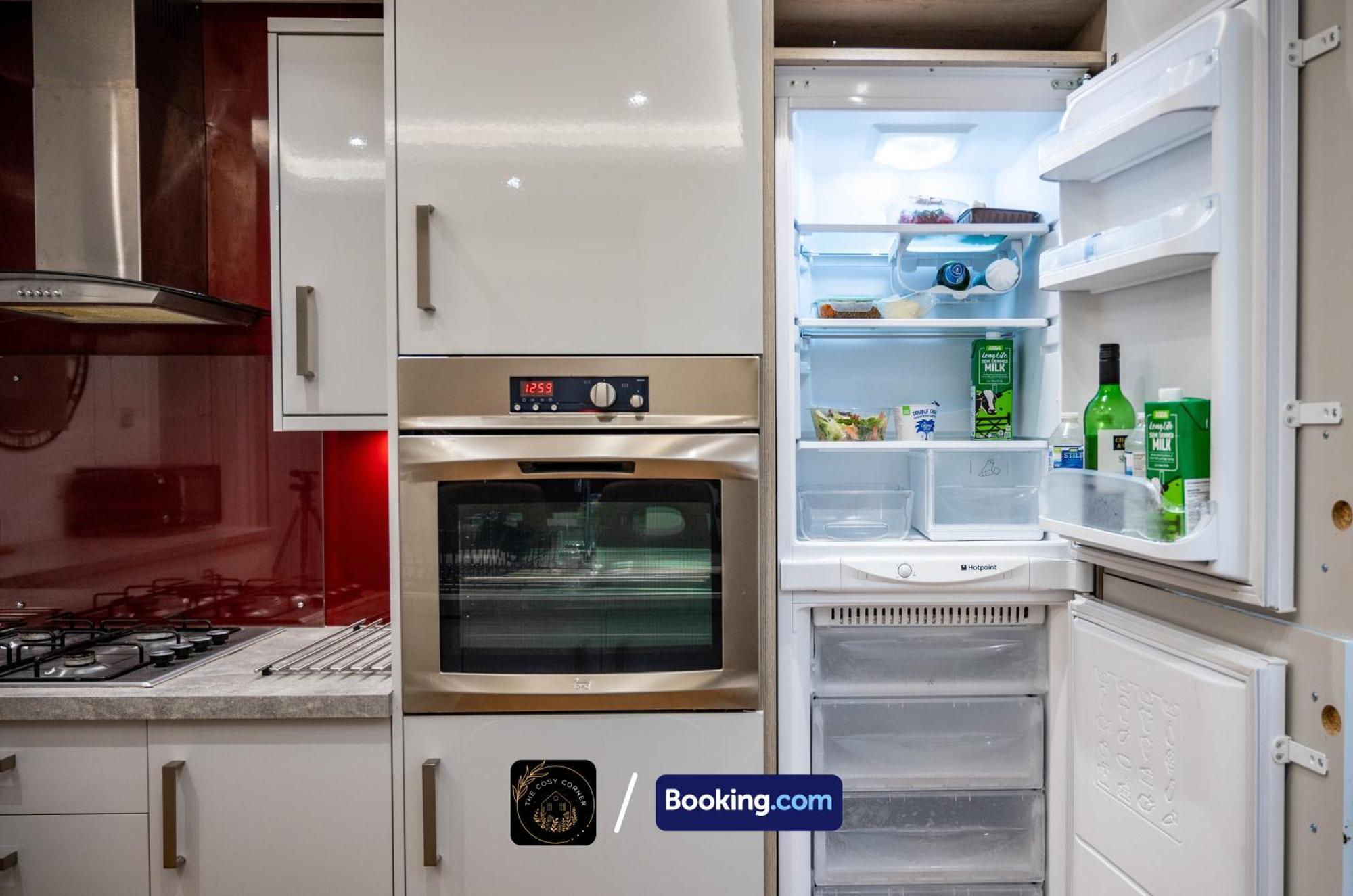 マンチェスターCosy 3-Bed House, Garden & Free Parking In Stretfordアパートメント エクステリア 写真