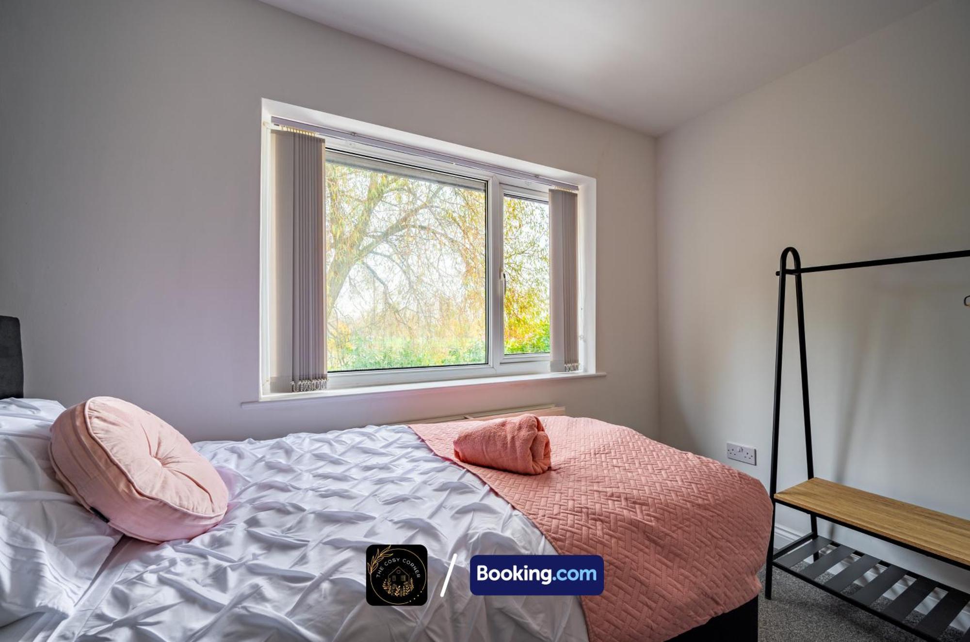 マンチェスターCosy 3-Bed House, Garden & Free Parking In Stretfordアパートメント エクステリア 写真