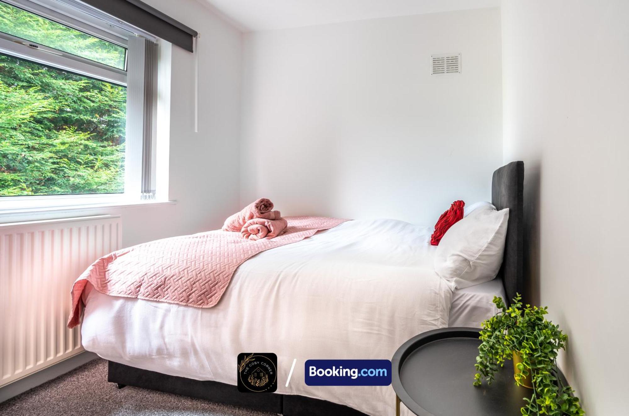 マンチェスターCosy 3-Bed House, Garden & Free Parking In Stretfordアパートメント エクステリア 写真