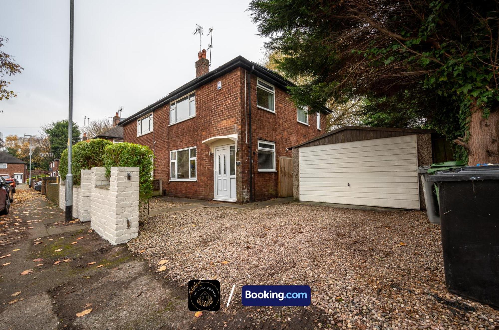 マンチェスターCosy 3-Bed House, Garden & Free Parking In Stretfordアパートメント エクステリア 写真