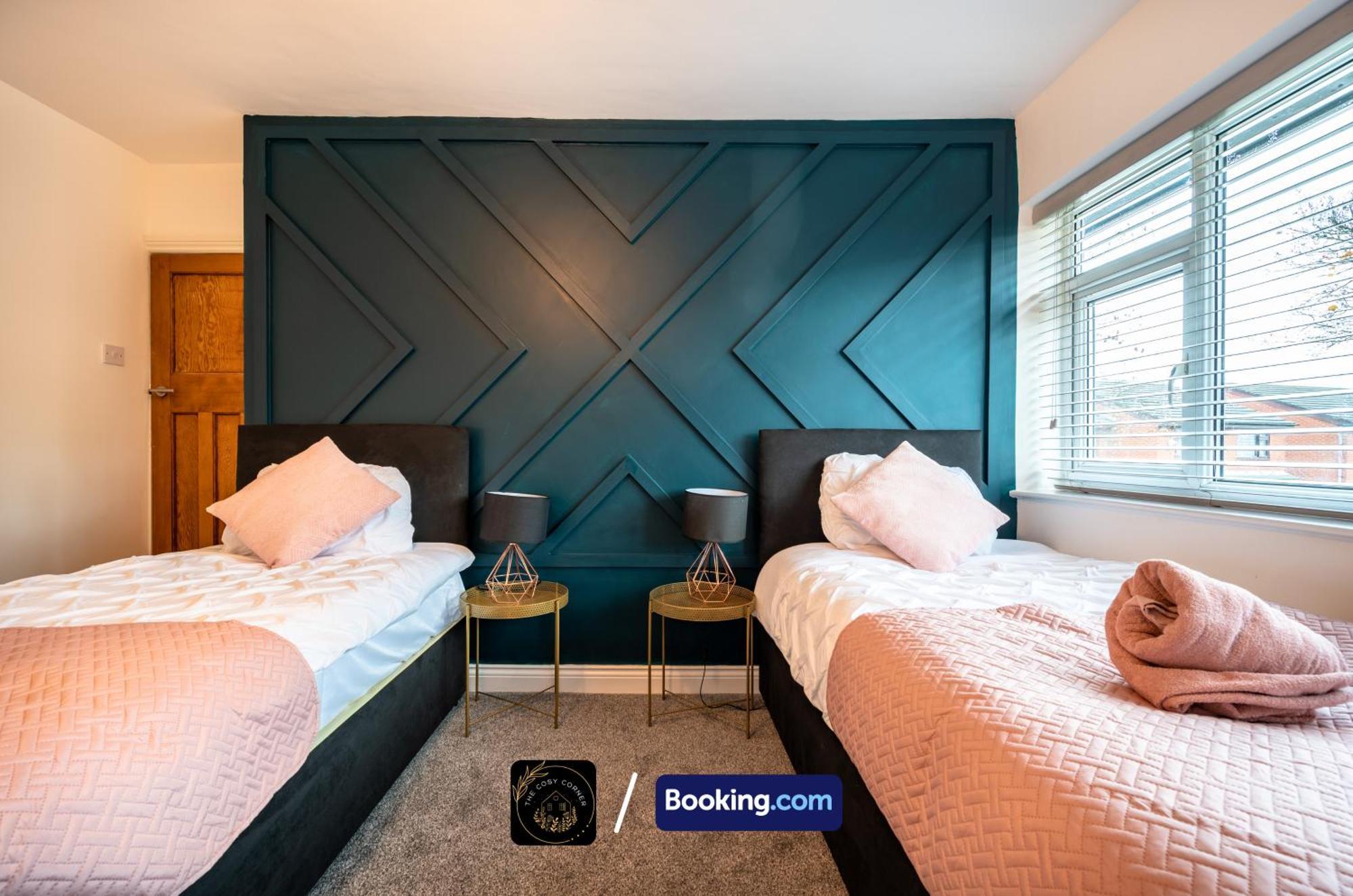 マンチェスターCosy 3-Bed House, Garden & Free Parking In Stretfordアパートメント エクステリア 写真