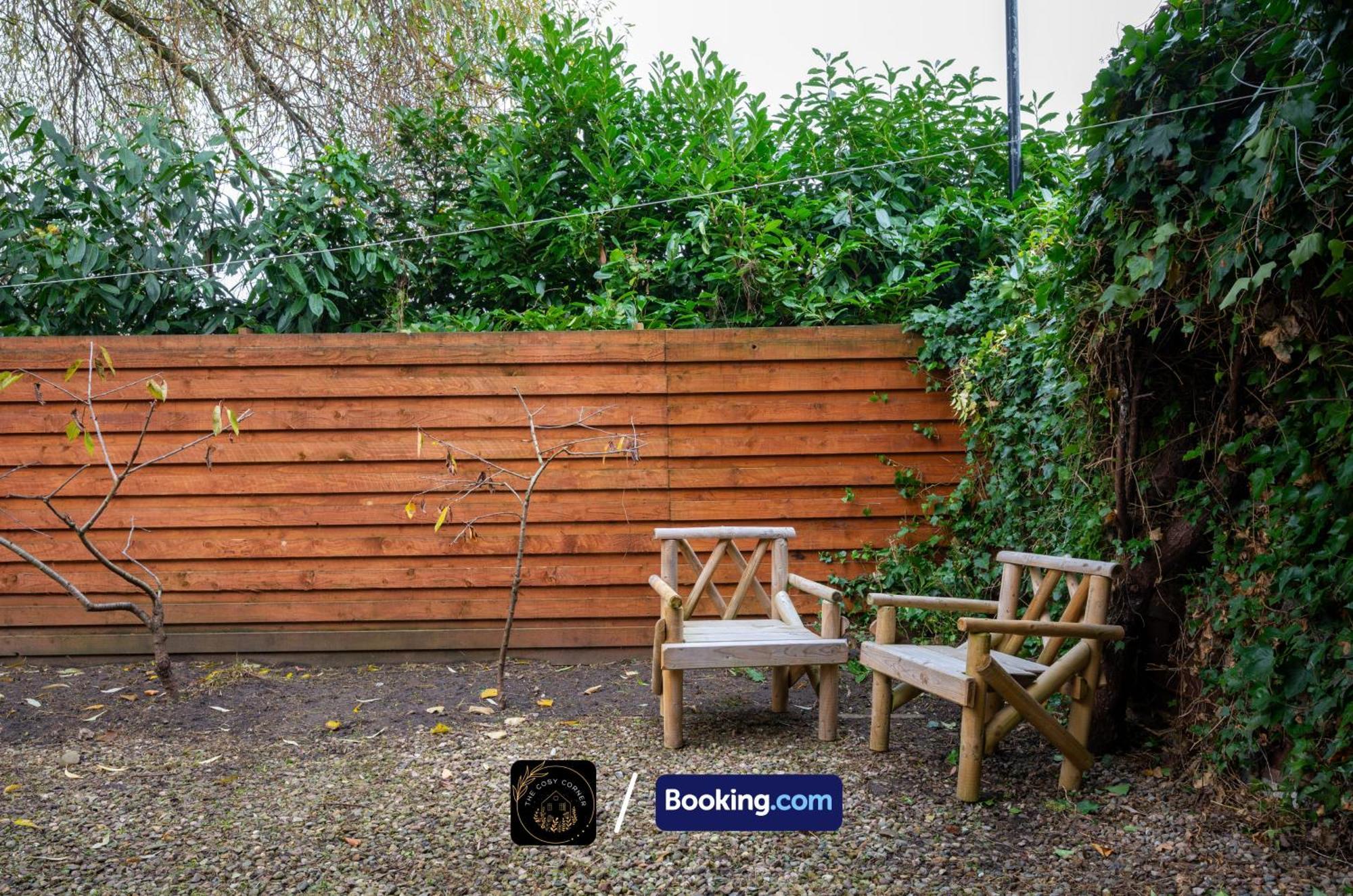 マンチェスターCosy 3-Bed House, Garden & Free Parking In Stretfordアパートメント エクステリア 写真